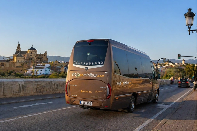 Nuestro minibus de excursiones en C&oacute;rdoba.