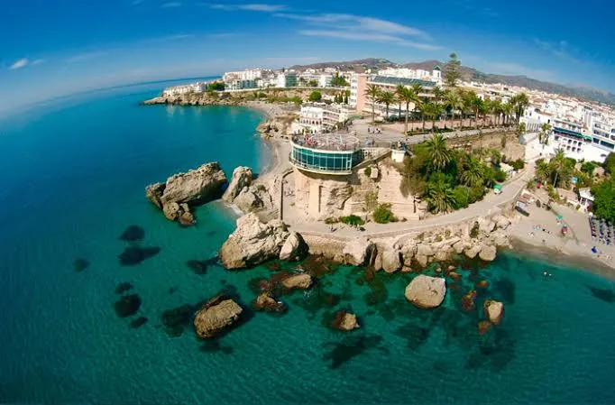 Excursión Nerja y Frigiliana 1 Imagen del balcón de Europa, visitable en Nerja (Málaga)